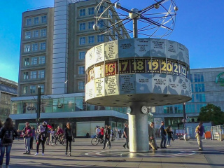 World_clock_on_Alexanderplatz