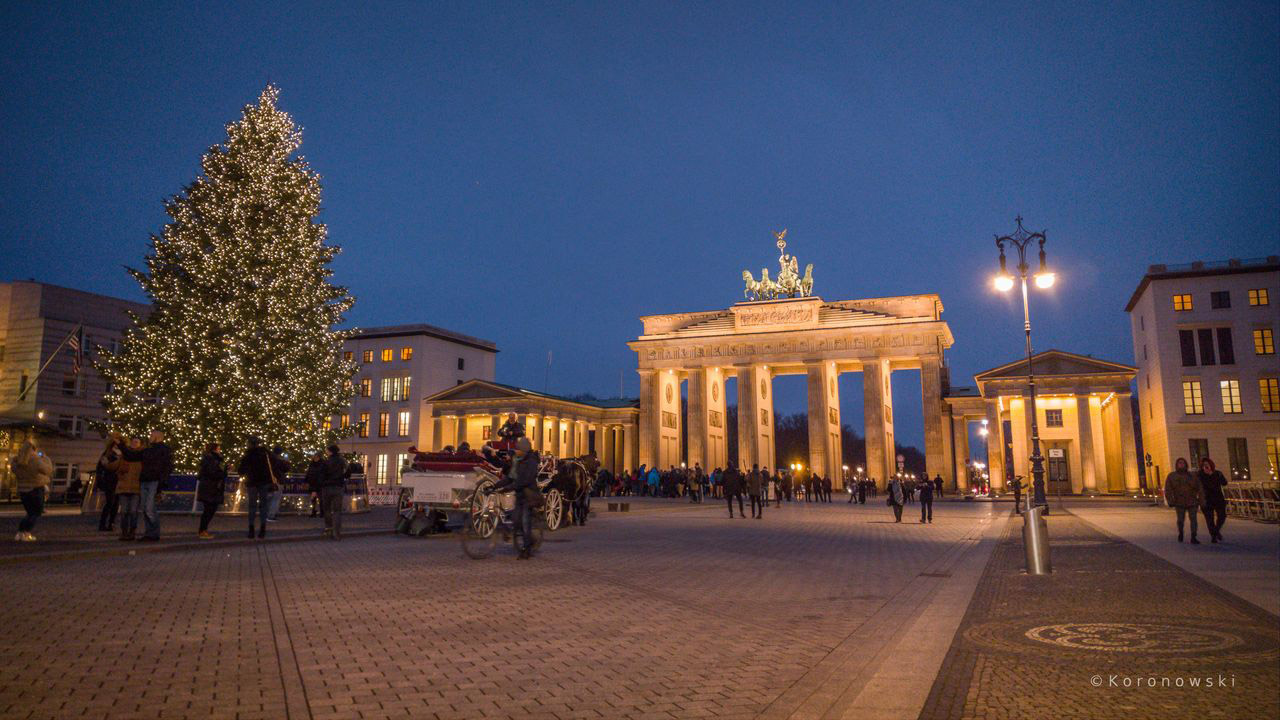 Light ride through the Christmas Berlin