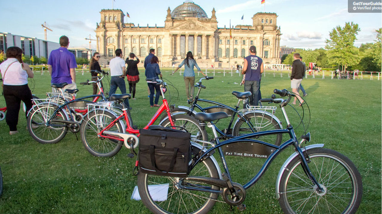 Buchen Sie eine Fahrradtour zu den wichtigsten Sehenswürdigkeiten in Berlin.